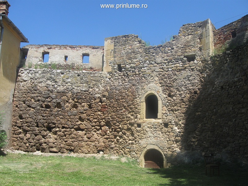 Cetatea Aiud - ziduri