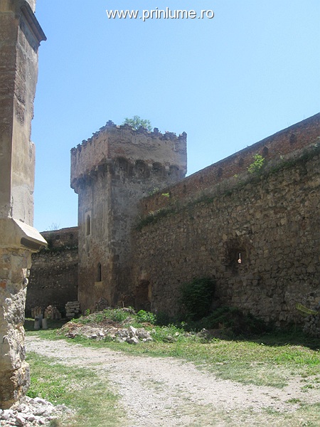 Cetatea Aiud - curtea